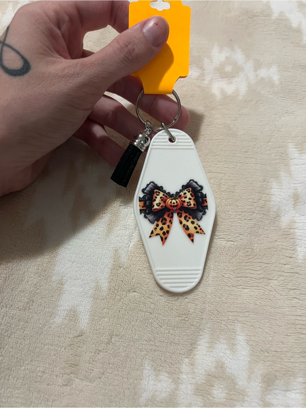 Pumpkin Ribbon Keychain 🎀 - Picture 3 of 4